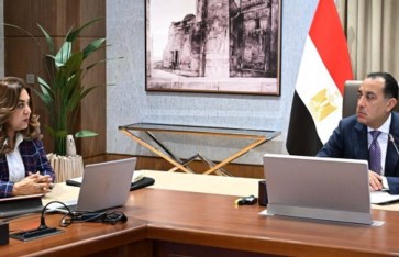 اجتماع رئيس الوزراء مع وزيرة التنمية المحلية والبيئة