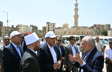 رئيس الوزراء يتفقد المنطقة المحيطة بمسجد المسبح