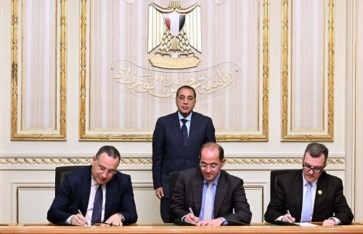 رئيس الوزراء يشهد توقيع بروتوكول لفض التشابكات المالية بين ثلاث وزارات