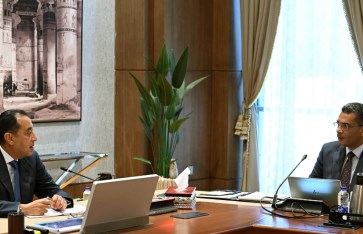 اجتماع رئيس الوزراء مع محافظ البحر الأحمر