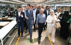 وزير الصناعة يتفقد 3 مصانع ببني سويف