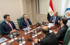 وزير البترول خلال اللقاء