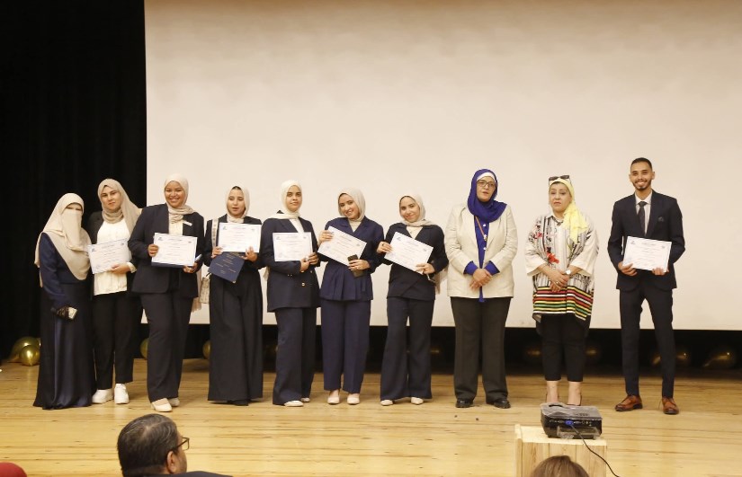 طلاب جامعة عين شمس 
