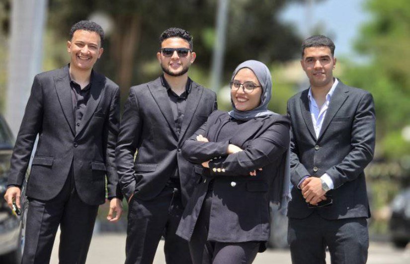 فريق العمل 