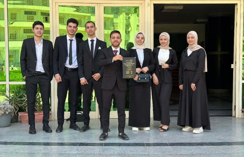 فريق العمل 