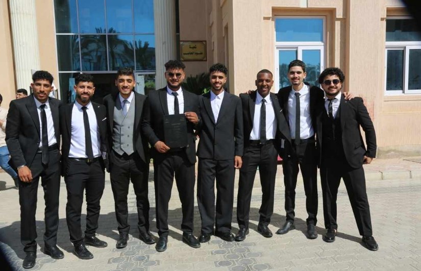 فريق العمل 