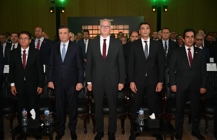 وزير البترول خلال اللقاء 