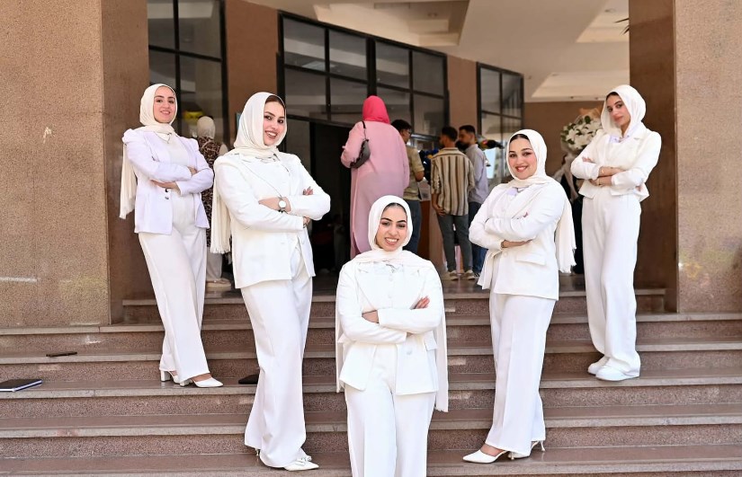 فريق العمل 
