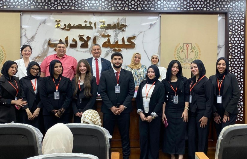 طلاب برنامج اللغة الإنجليزية والترجمة بكلية الآداب – جامعة المنصورة