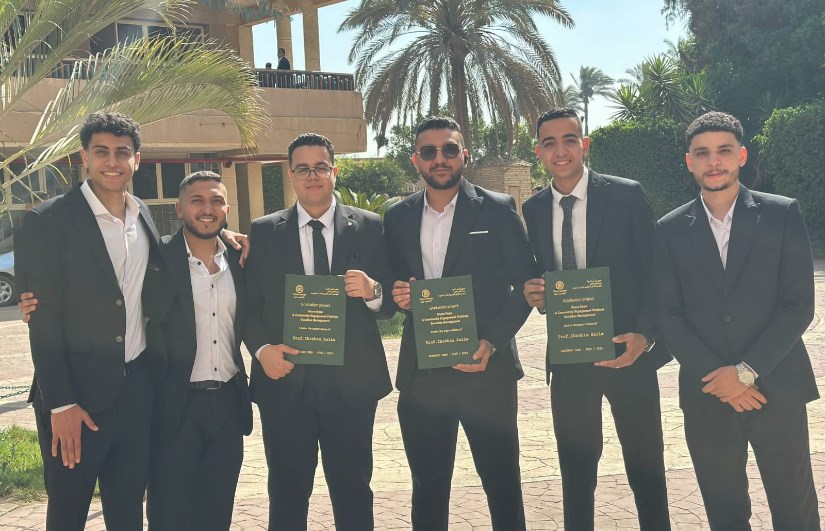 طلاب أكاديمية طيبة