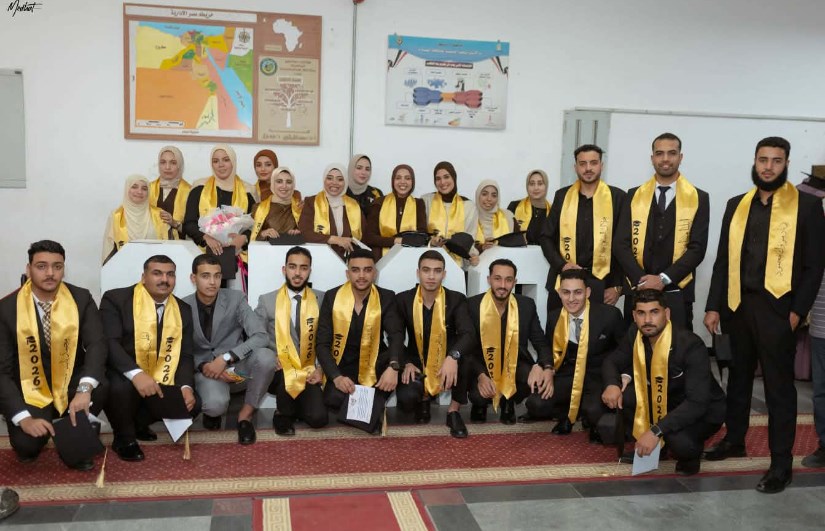 طلاب كلية الآداب يبتكرون