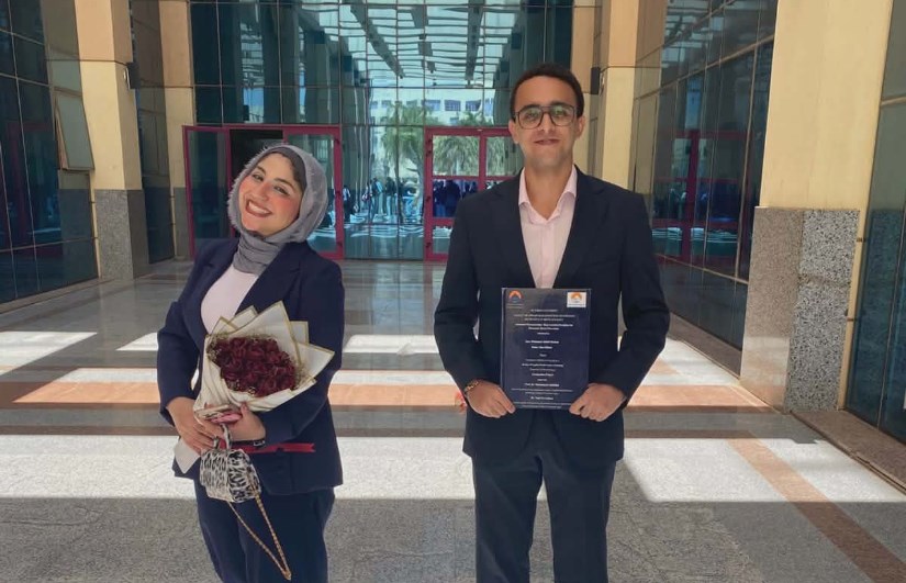 فريق من طلاب الفرقة الرابعة بقسم التكنولوجيا الحيوية بكلية تكنولوجيا العلوم الصحية التطبيقية