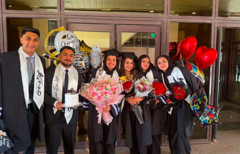 طلاب الأكاديمية الدولية للهندسة وعلوم الإعلام 