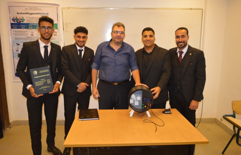 طلاب هندسة الأجهزة الطبية 