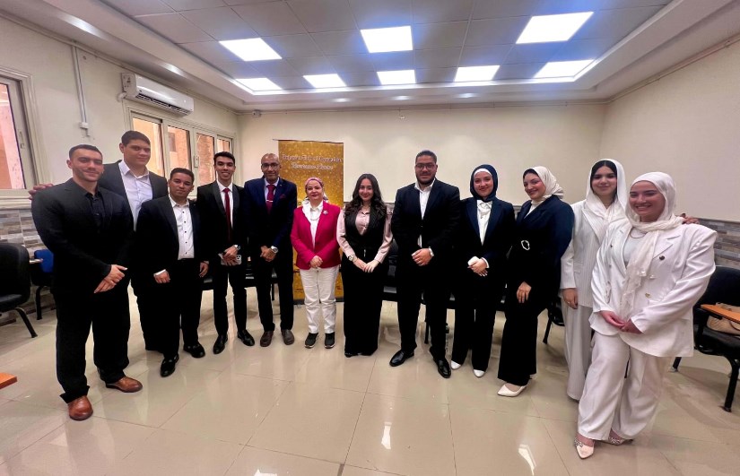 طلاب الجامعة المصرية للتعلم الإلكتروني الأهلية