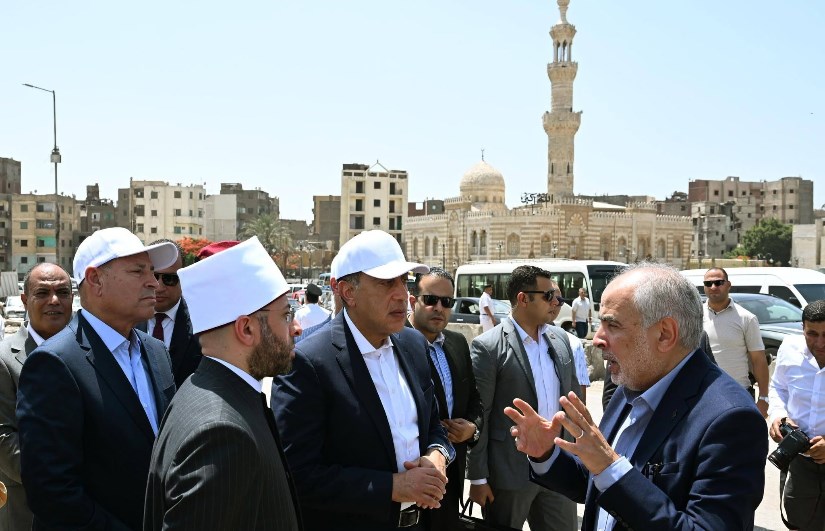 رئيس الوزراء يتفقد المنطقة المحيطة بمسجد المسبح