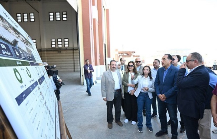 رئيس الوزراء يتفقد ميناء رشيد