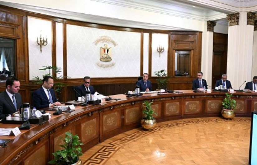 رئيس الوزراء يتابع الموقف التنفيذي لمنظومة الكارت الموحد