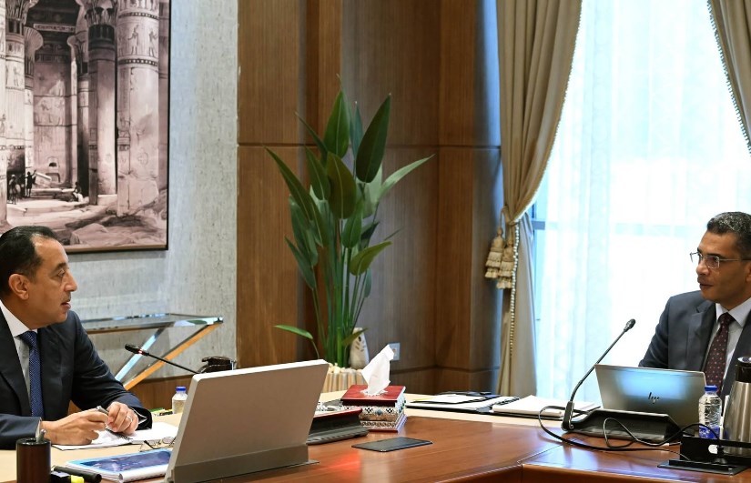 اجتماع رئيس الوزراء مع محافظ البحر الأحمر