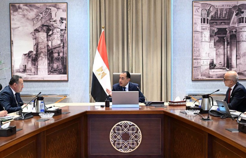 اجتماع متابعة تنفيذ المدينة الطبية لجامعة عين شمس