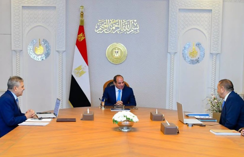 الرئيس يتابع أعمال قناة السويس