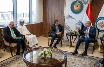 وزير البترول خلال اللقاء 