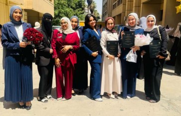 طلاب كلية التمريض بجامعة القاهرة
