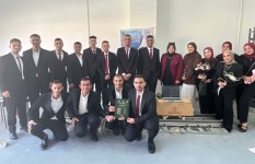 فريق العمل 