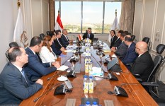 وزير التموين خلال الاجتماع 