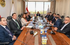 وزير التموين خلال الاجتماع 