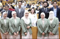 طلاب كلية إدارة الأعمال قسم التسويق بالأكاديمية الدولية للهندسة وعلوم الإعلام