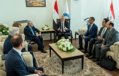 وزير البترول في جلسة المباحثات 