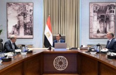 اجتماع رئيس الوزراء مع وزيرى الطيران المدنى والبترول