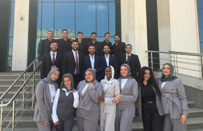 فريق العمل 
