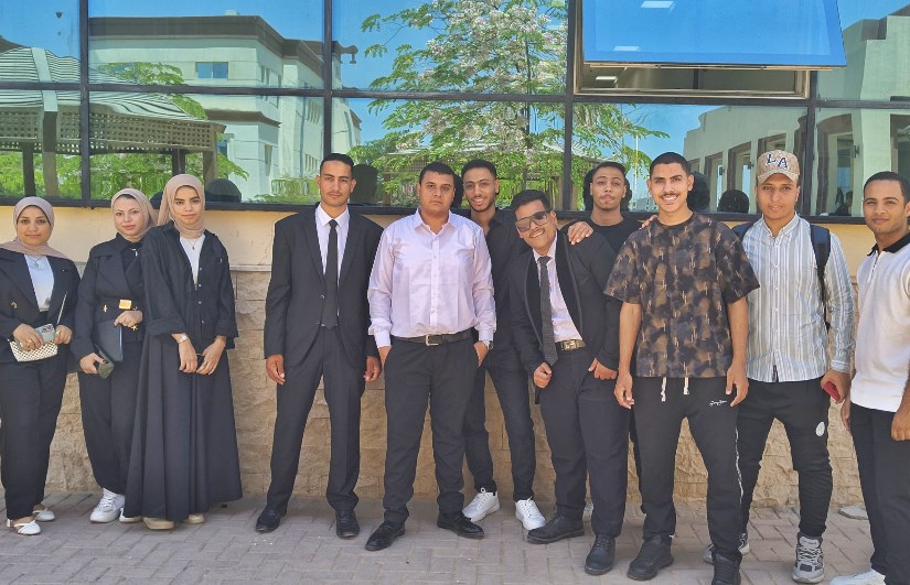 فريق العمل 