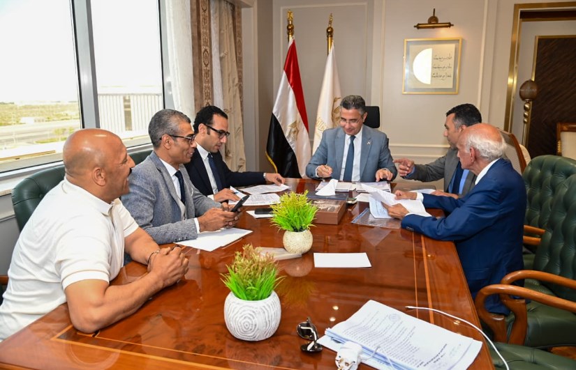 وزير التموين خلال اللقاء 