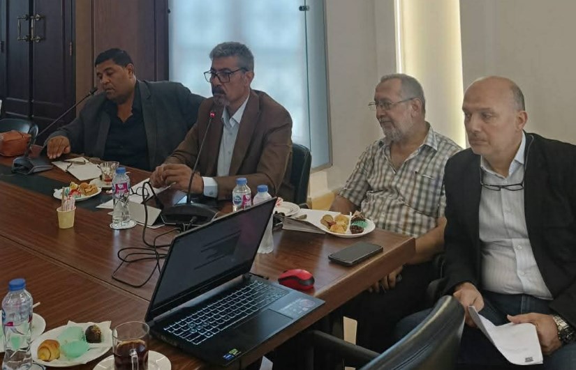 خلال الاجتماع 