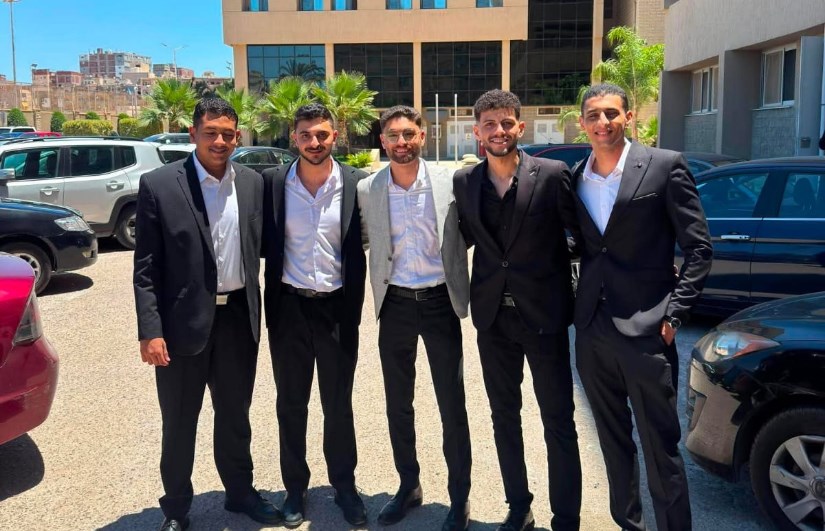 طلاب الأكاديمية العربية  
