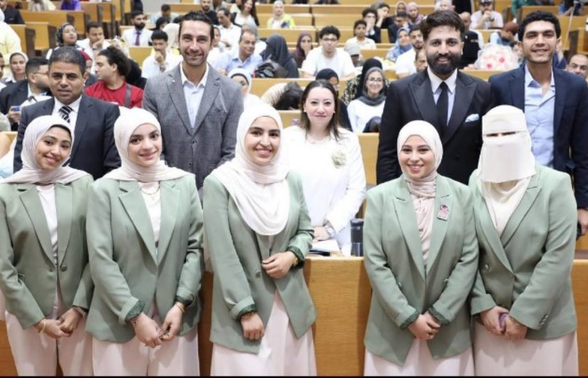 طلاب كلية إدارة الأعمال قسم التسويق بالأكاديمية الدولية للهندسة وعلوم الإعلام