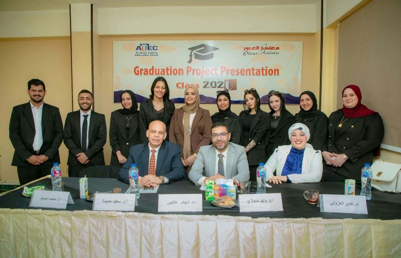 طلاب من معهد العبور العالي للإدارة والحاسبات ونظم المعلومات 