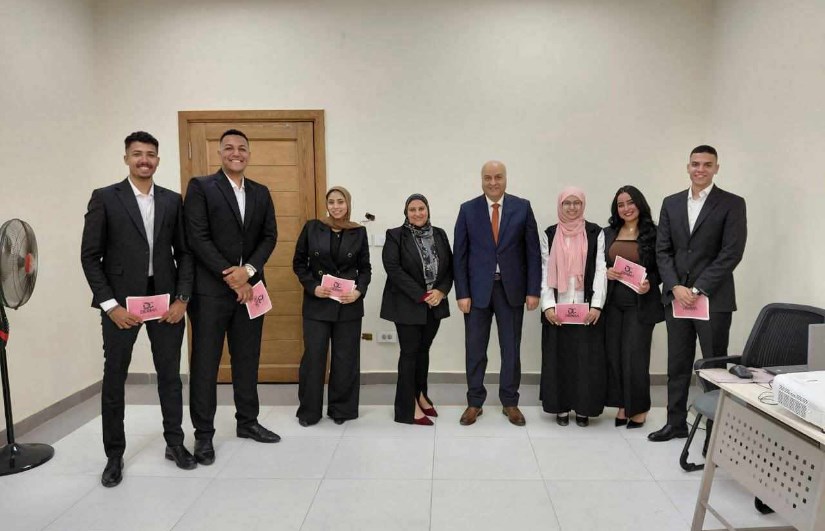 طلاب من جامعة حلوان الأهلية