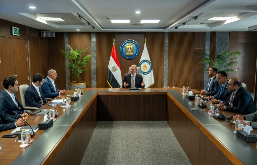 اجتماع وزير البترول مع مسؤولى السويدى إلكتريك