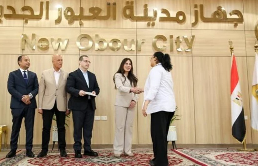 وزيرة الإسكان 