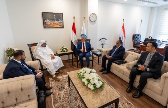 وزير البترول خلال اللقاء 