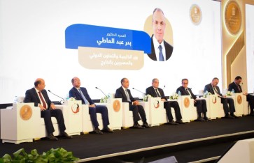 خلال المؤتمر 
