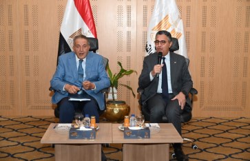 وزير التموين خلال اللقاء 