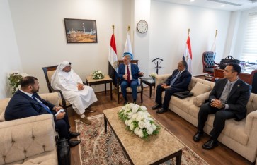 وزير البترول خلال اللقاء 