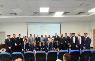 طلاب كلية تكنولوجيا الصناعة والطاقة - برنامج تكنولوجيا تشغيل وصيانة السفن