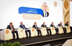 خلال المؤتمر 