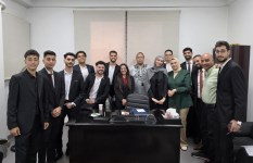 فريق العمل 